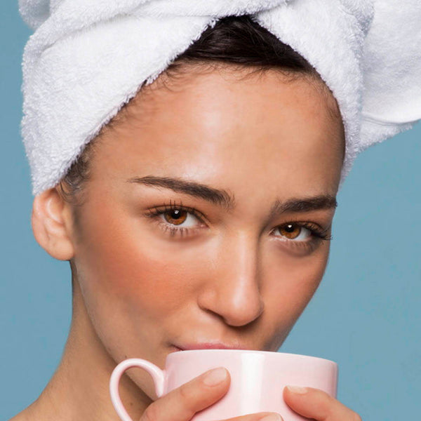 Soins et coiffage des cheveux de bébé